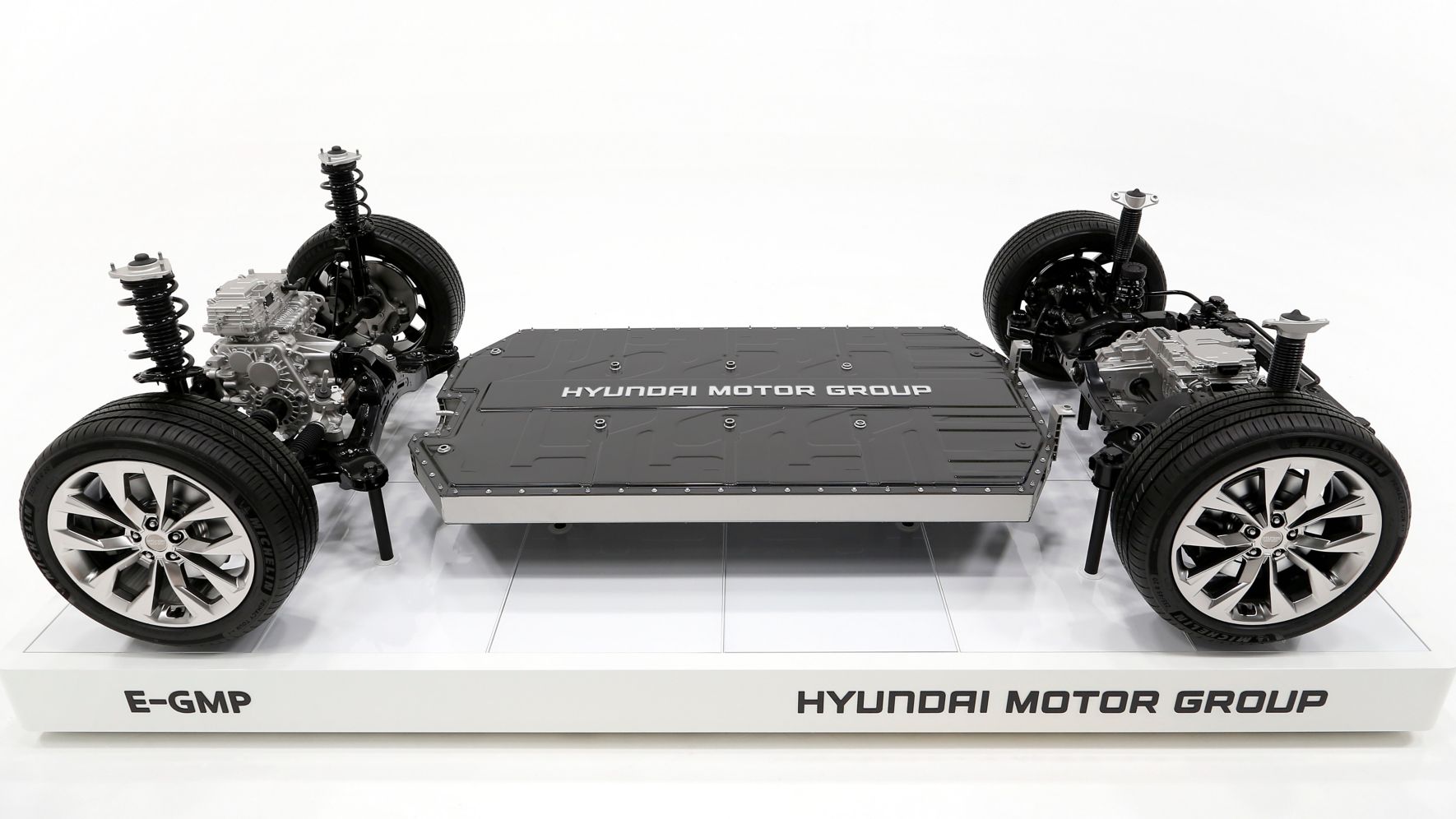 hyundai-ev-platform-e-gmp-01-1 Single Image Desktop.jpg