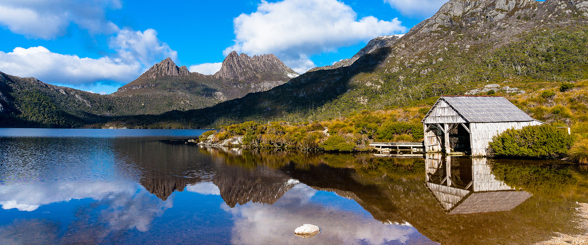 hc-t-au-tas-cradle-mountain-reflection-on-lake-with-shed-in-foreground-392502697-s-12-5.jpg